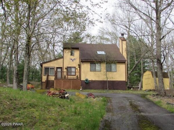 328 Maple Ridge Drive , Hawley, PA 18428