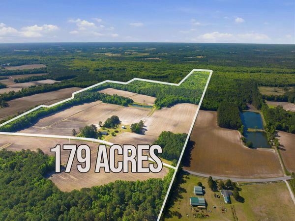 9475 Lake Swamp Rd. , Nichols, SC 29581