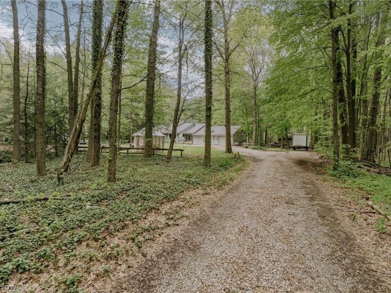 7814 Poorman Road, Vermilion, OH 44089 Photo 2