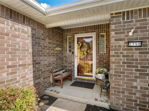 2750 E Londonderry Drive, Fayetteville, AR 72701