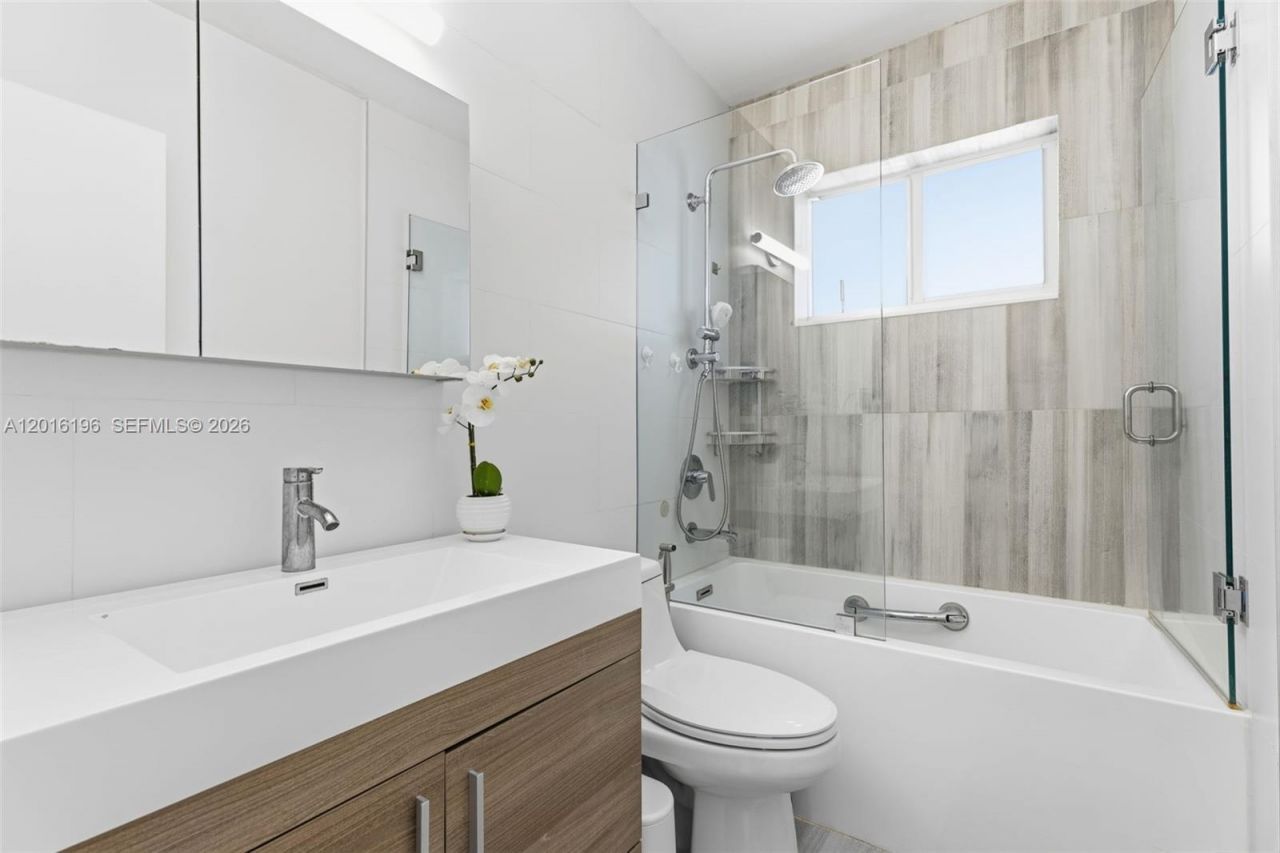 8451 NW 16th St, Pembroke Pines, FL 33024 Photo
