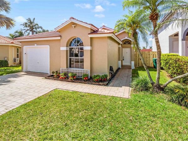 15472 SW 148th Ter , Miami, FL 33196