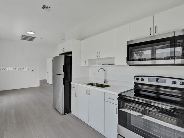 1567 NW 1st St, Unit 8, Miami, FL 33125