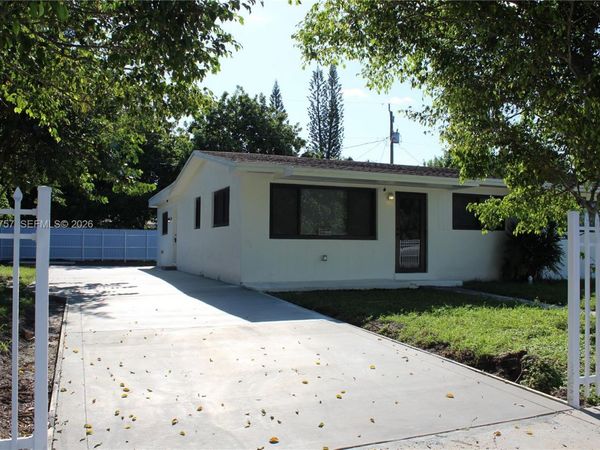 18815 NW 42nd Pl , Miami Gardens, FL 33055