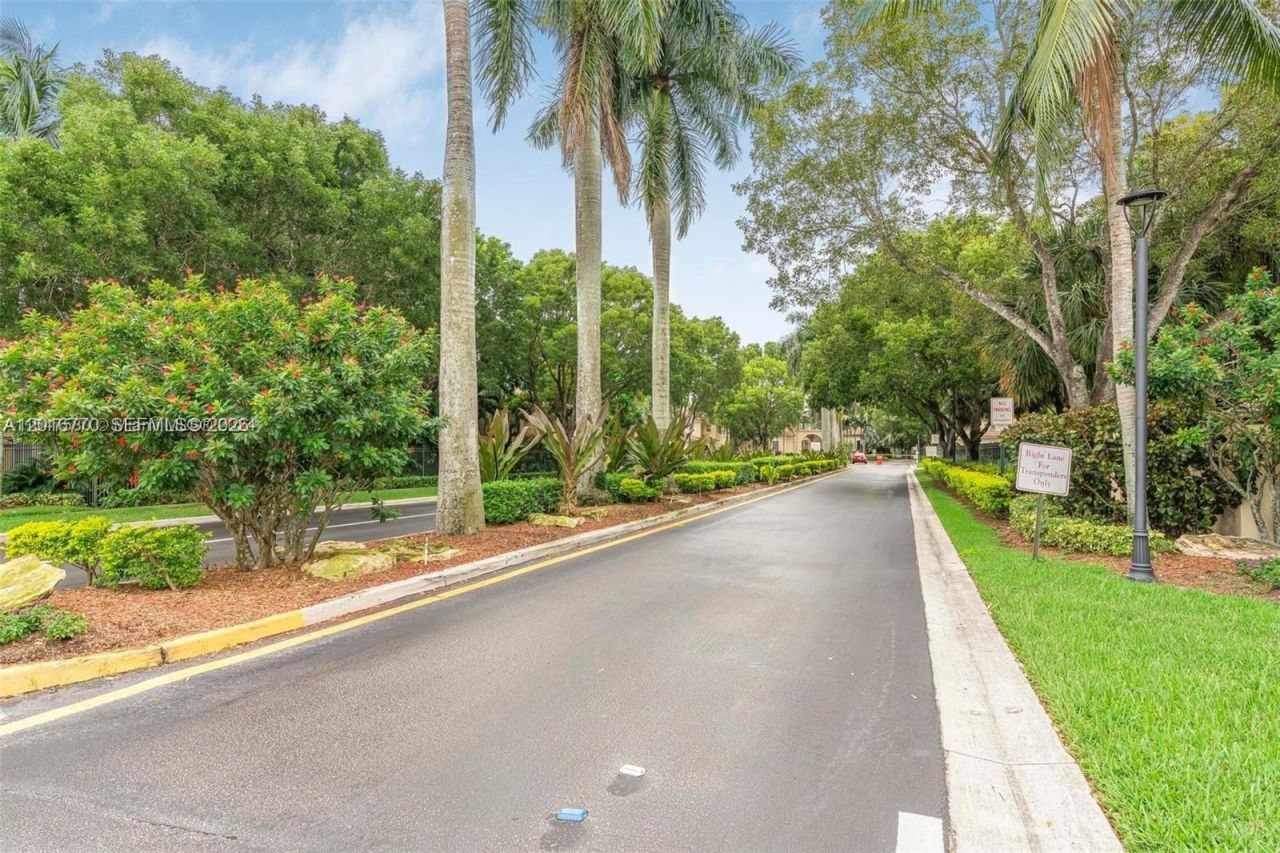 2482 Centergate Dr , Unit 104, Miramar, FL 33025 Photo