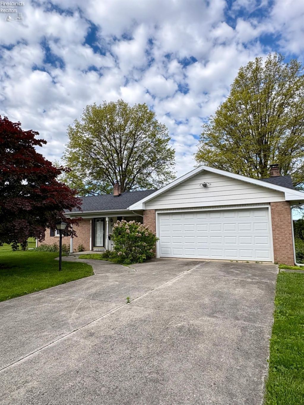 41 Oakwood Drive, Tiffin, OH 44883 Main Photo