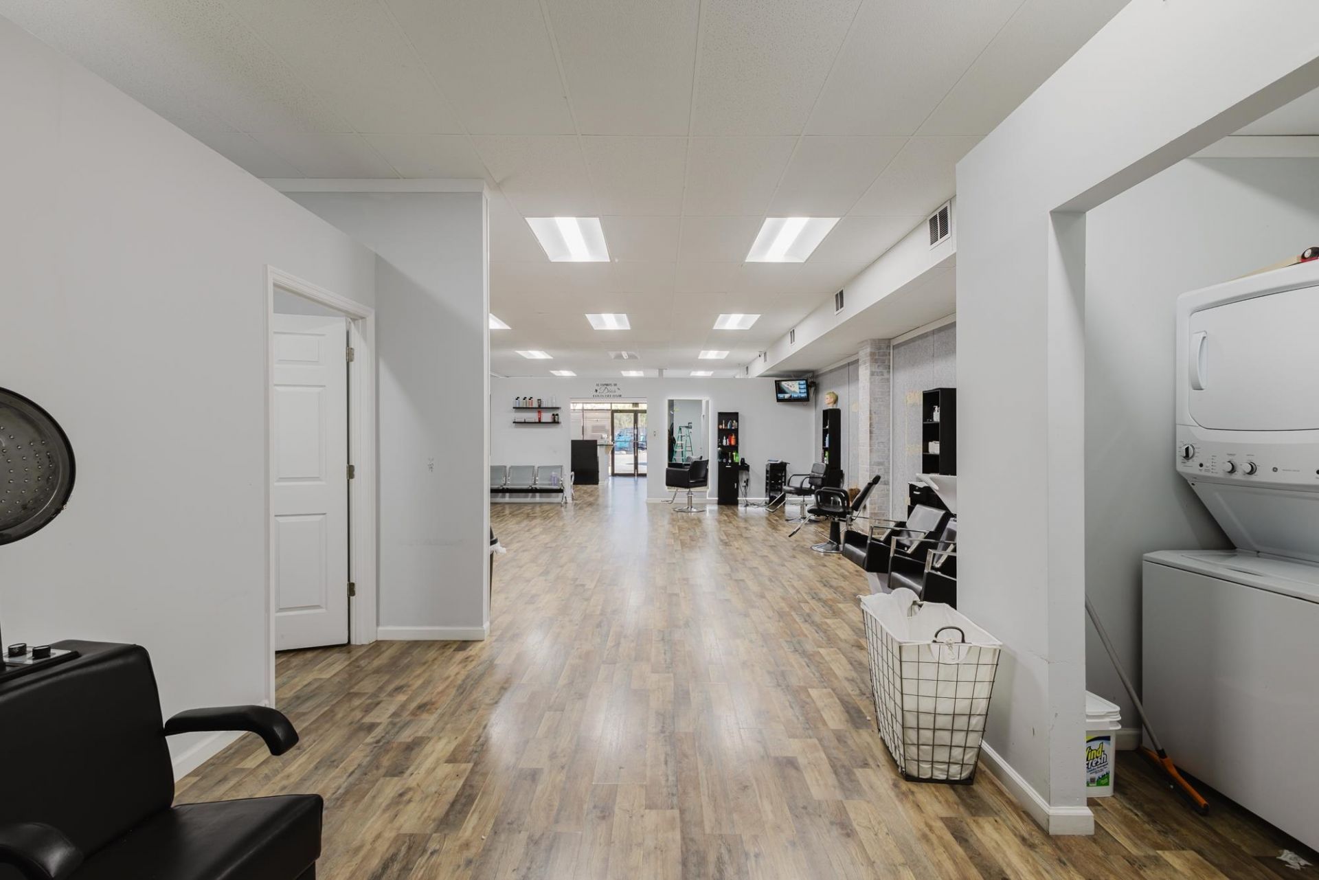 608 Broadway St. Photo 4