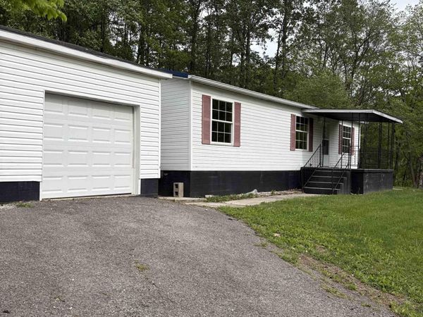 24 Seventh Street, Hendricks, WV 26271