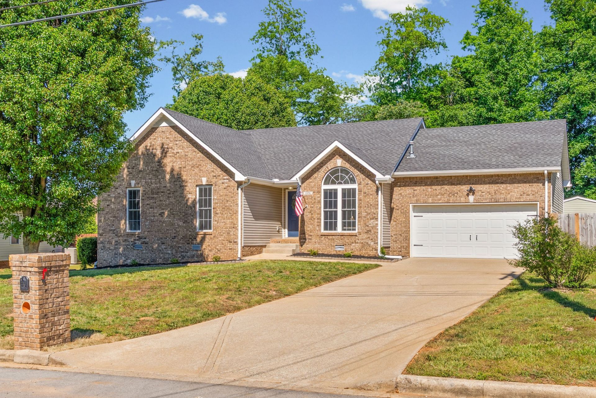 1576 Barrywood Cir W, Clarksville, TN 37042 Main Photo