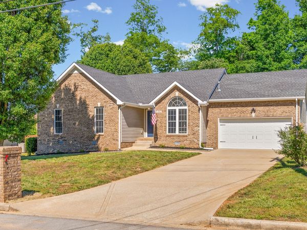 1576 Barrywood Cir W, Clarksville, TN 37042