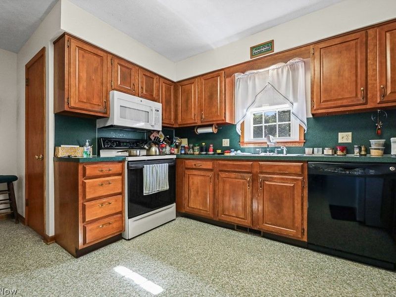 2540 Edgewood Avenue, Alliance, OH 44601 Photo 4
