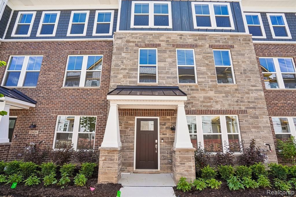 25425 Orwell Street, Novi, MI 48375 Main Photo