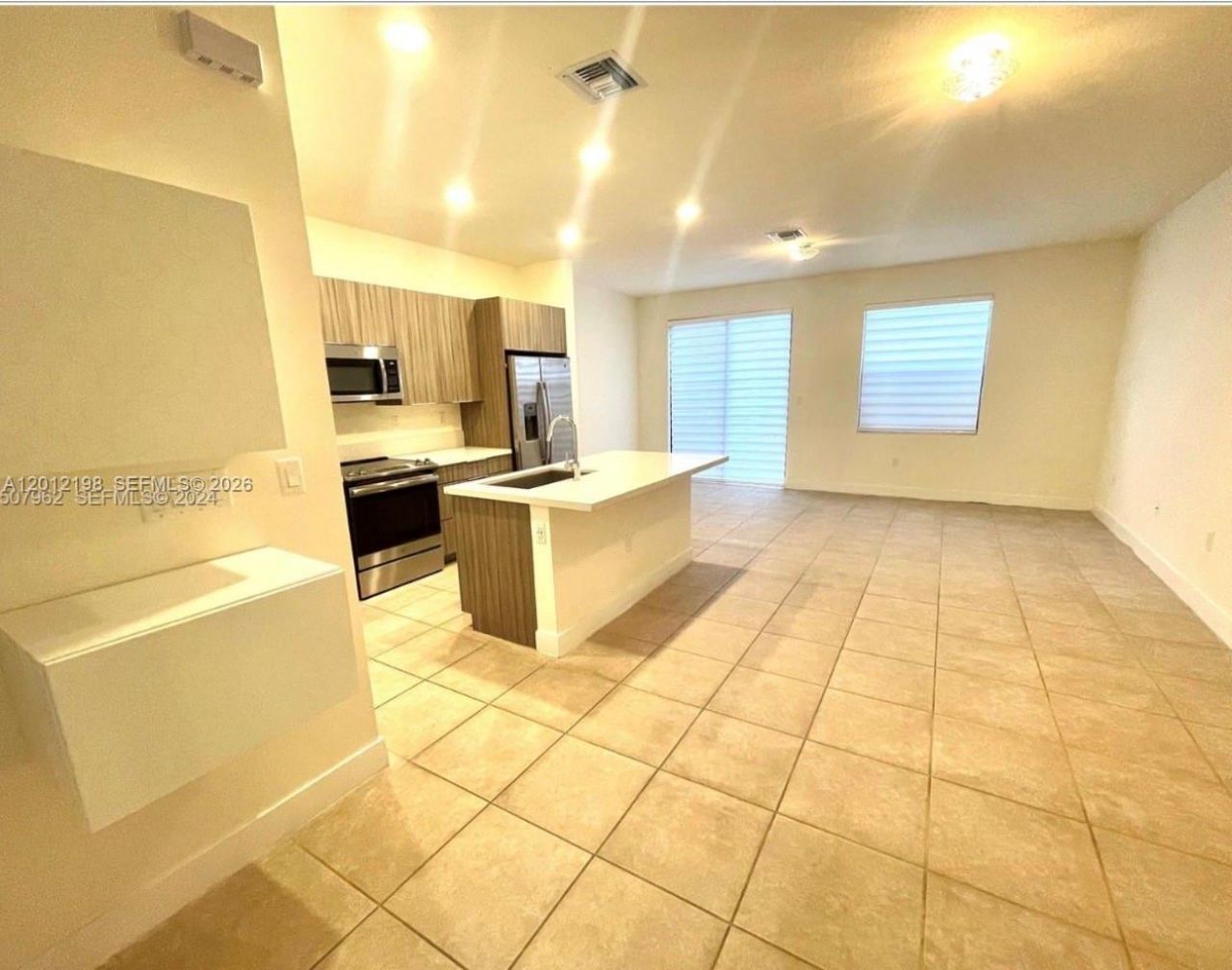 9083 NW 159th St , Unit 9083, Miami Lakes, FL 33018 Photo