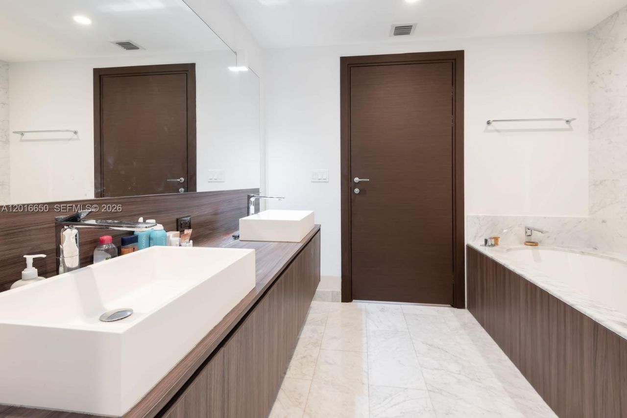 1000 Brickell Plz , Unit 2603, Miami, FL 33131 Photo