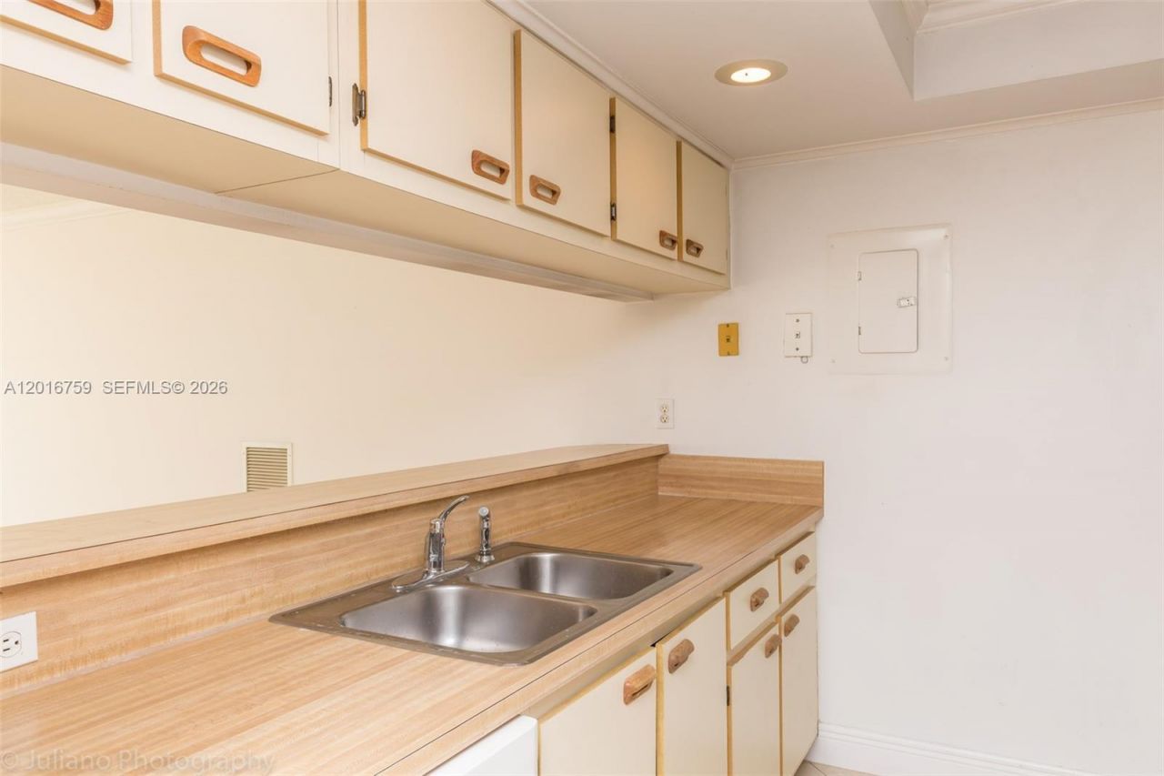 7601 E Treasure Dr , Unit 2406, North Bay Village, FL 33141 Photo