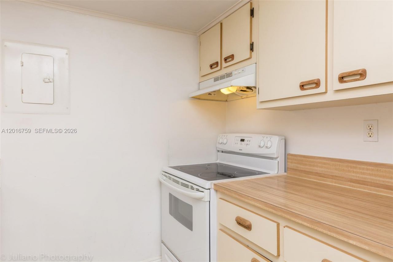 7601 E Treasure Dr , Unit 2406, North Bay Village, FL 33141 Photo