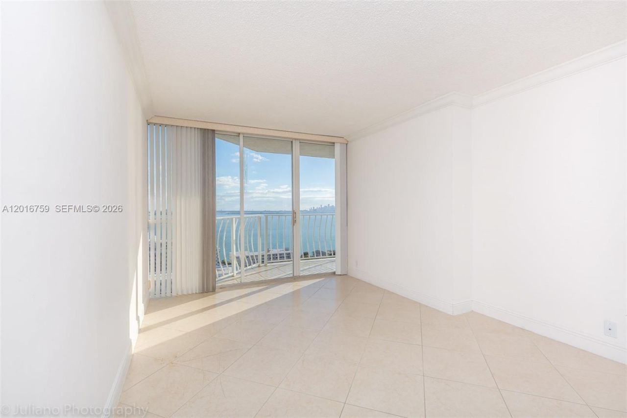 7601 E Treasure Dr , Unit 2406, North Bay Village, FL 33141 Photo