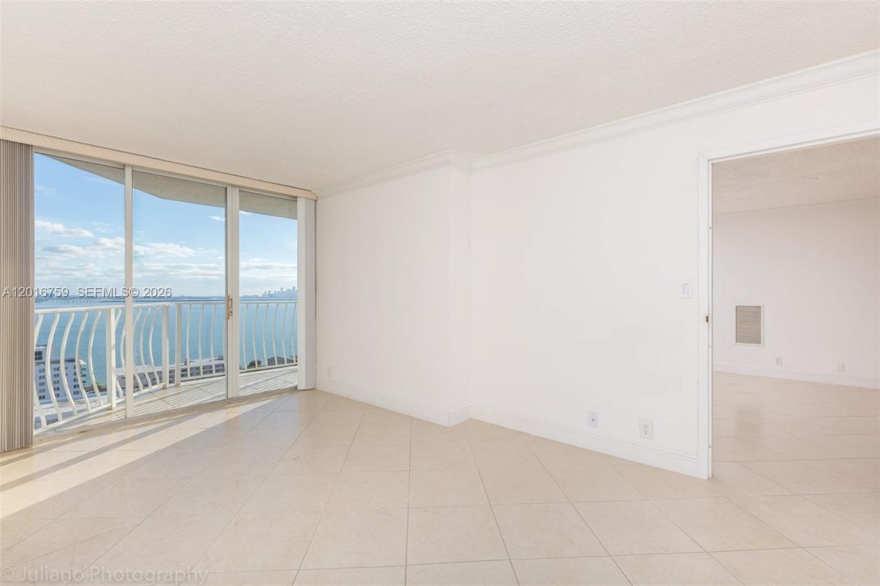 7601 E Treasure Dr , Unit 2406, North Bay Village, FL 33141 Photo
