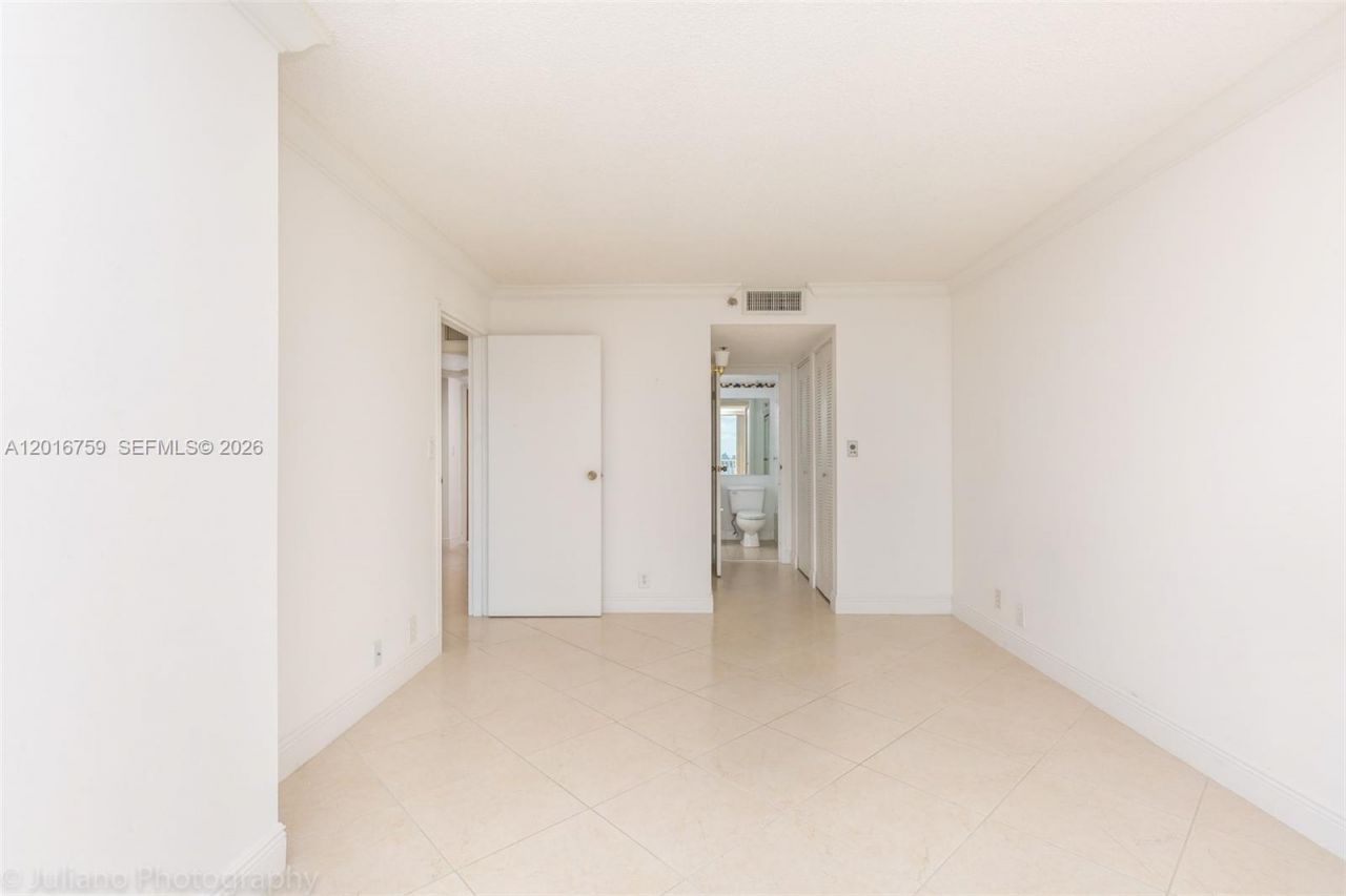 7601 E Treasure Dr , Unit 2406, North Bay Village, FL 33141 Photo