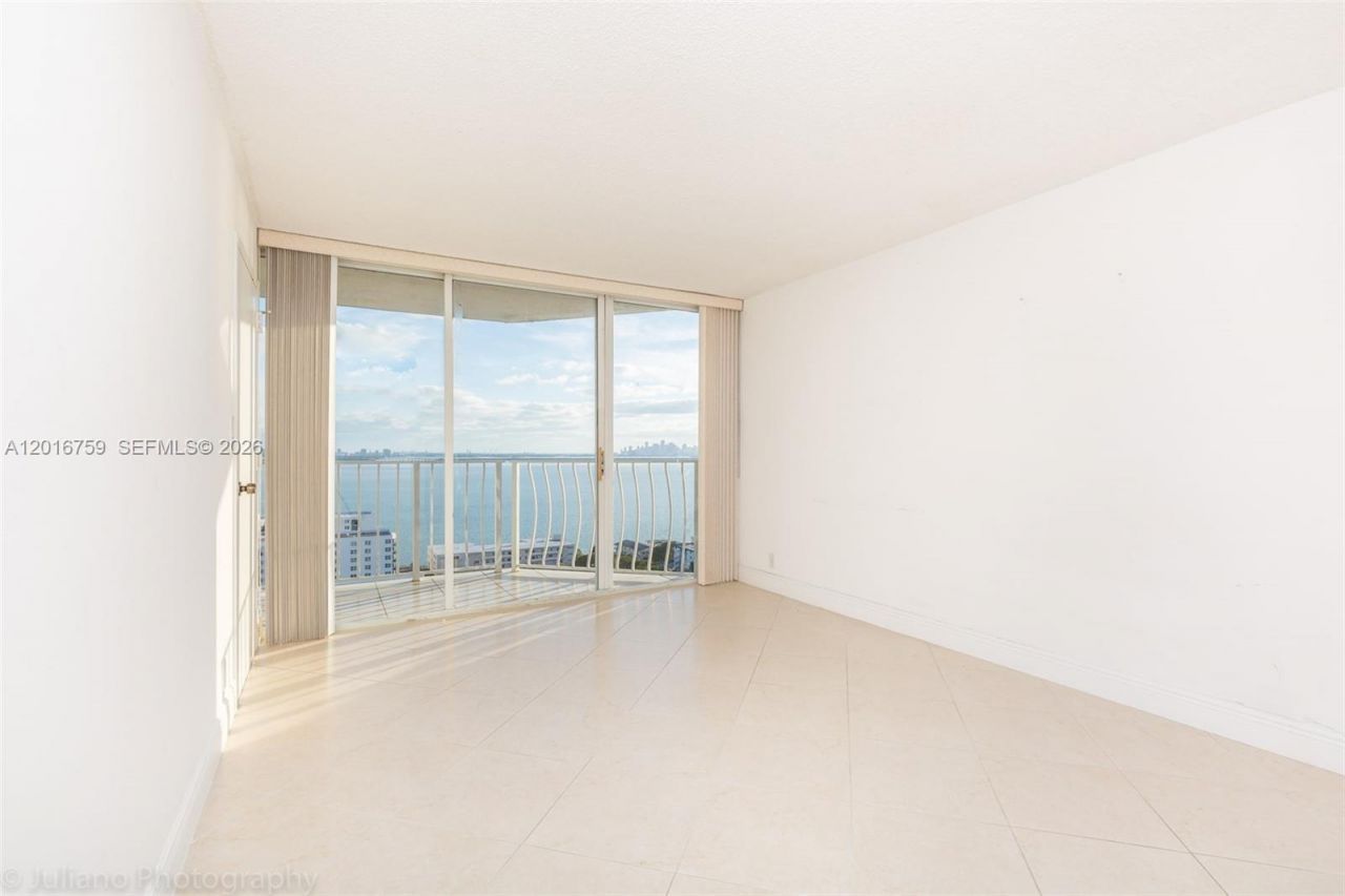 7601 E Treasure Dr , Unit 2406, North Bay Village, FL 33141 Photo