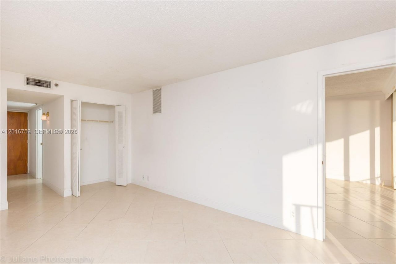 7601 E Treasure Dr , Unit 2406, North Bay Village, FL 33141 Photo