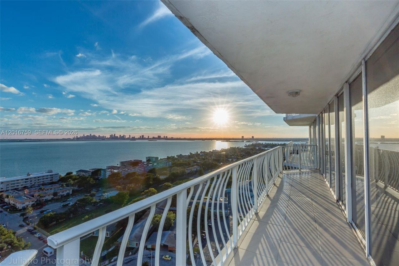 7601 E Treasure Dr , Unit 2406, North Bay Village, FL 33141 Photo