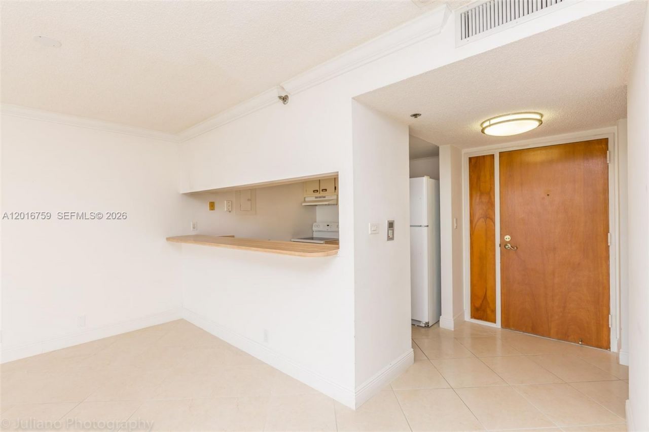 7601 E Treasure Dr , Unit 2406, North Bay Village, FL 33141 Photo
