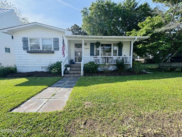 209 S Walnut Street, Swansboro, NC 28584