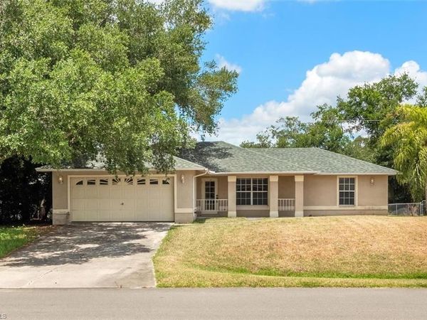 6211 Castlewood CIR, FORT MYERS, FL 33905