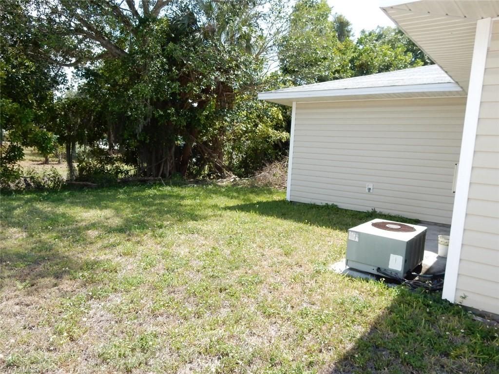 899 Ridgeway Dr, North Fort Myers, FL 33903 Photo