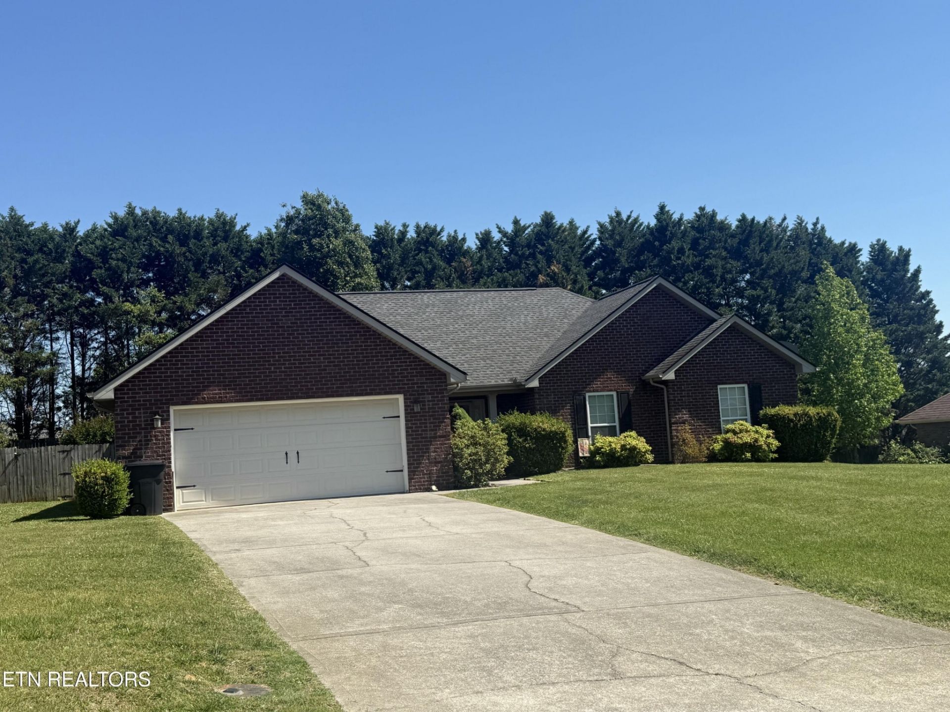 260 Edinburgh Drive , Lenoir City, TN 37771 Main Photo