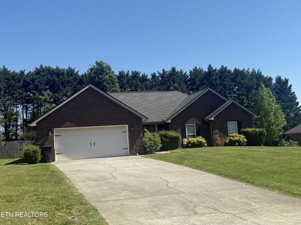 260 Edinburgh Drive , Lenoir City, TN 37771