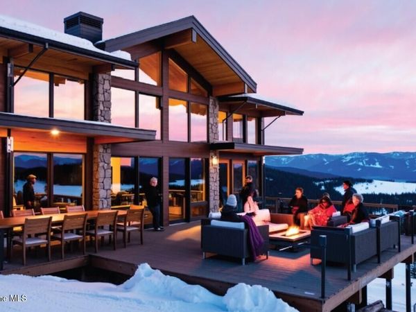 4 Crystal Springs Rd , Sandpoint, ID 83864