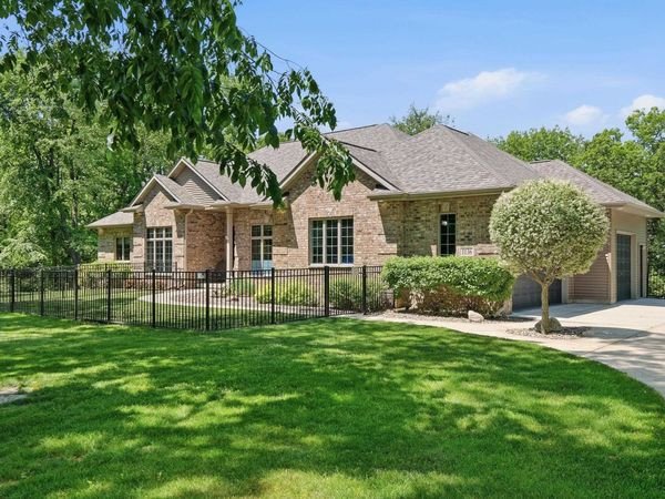 1136 Black Oak Trail, Deerfield, WI 53531
