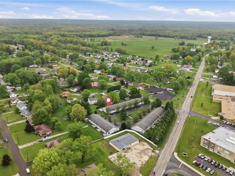 111 Greenfield Oval NW, Warren, OH 44483 Photo 11