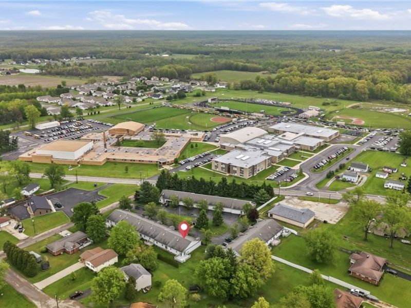 111 Greenfield Oval NW, Warren, OH 44483 Photo 12