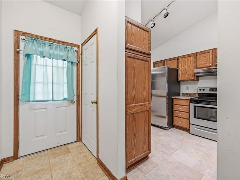 111 Greenfield Oval NW, Warren, OH 44483 Photo 15
