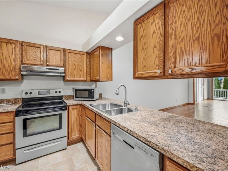 111 Greenfield Oval NW, Warren, OH 44483 Photo 16