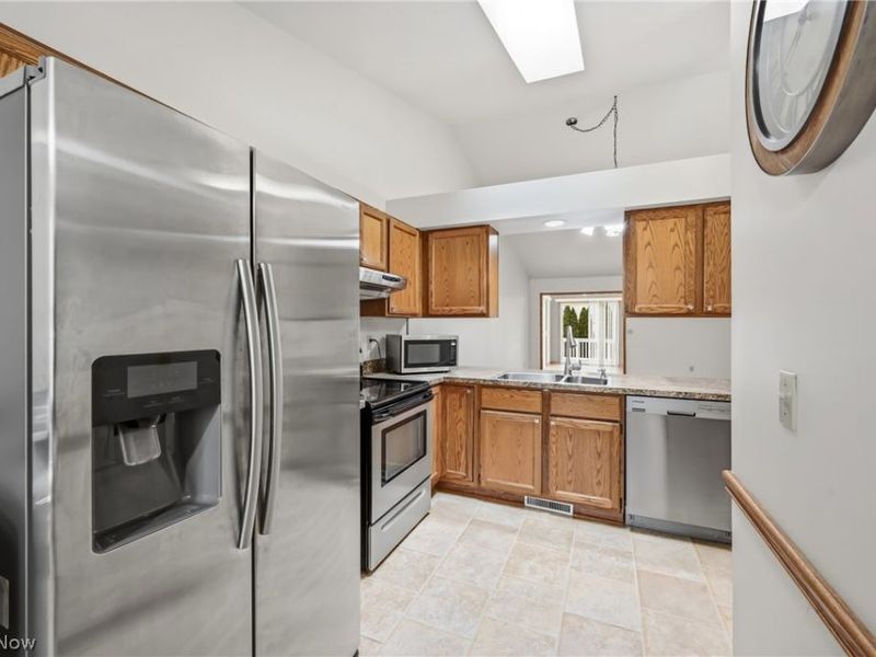 111 Greenfield Oval NW, Warren, OH 44483 Photo 17