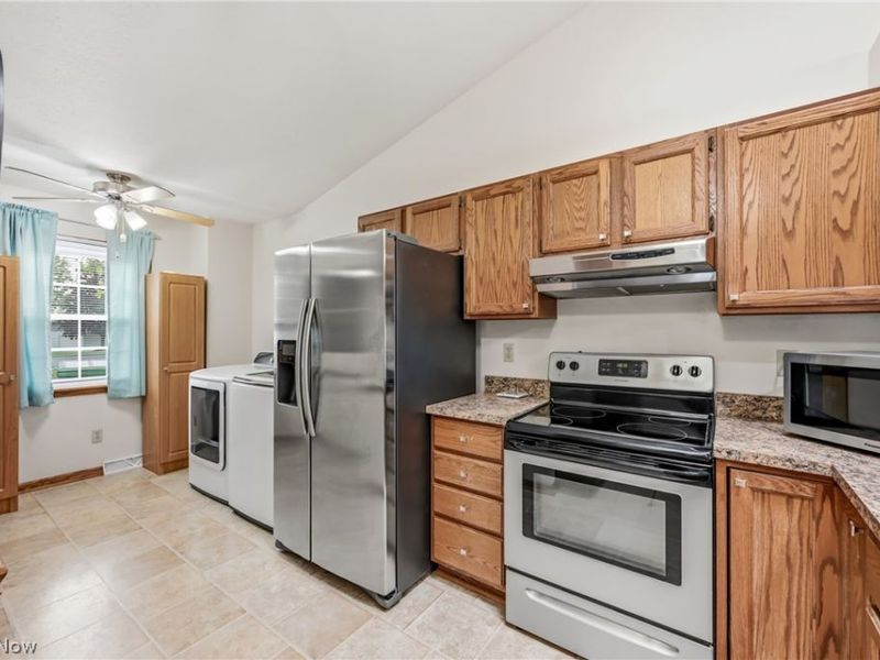 111 Greenfield Oval NW, Warren, OH 44483 Photo 18