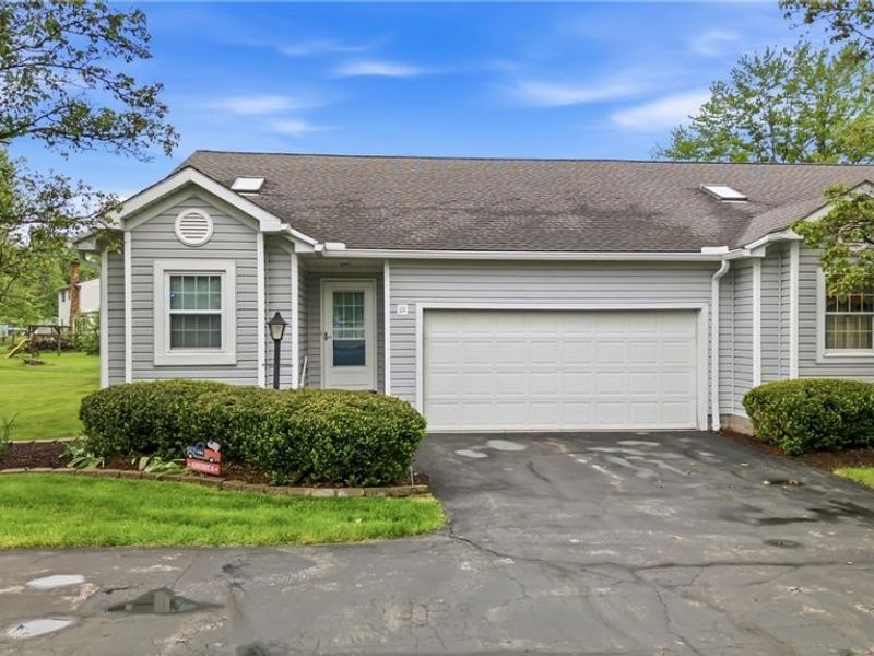 111 Greenfield Oval NW, Warren, OH 44483 Photo 2
