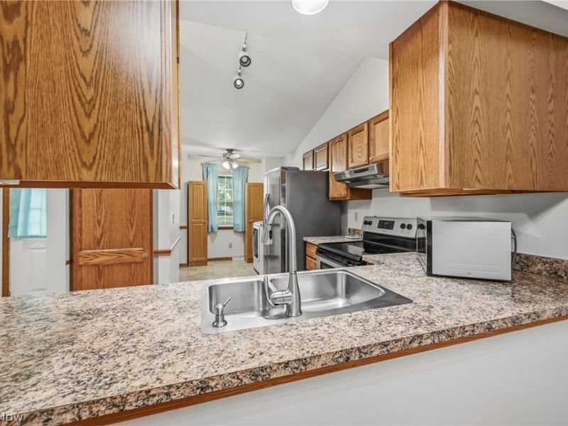 111 Greenfield Oval NW, Warren, OH 44483 Photo 22