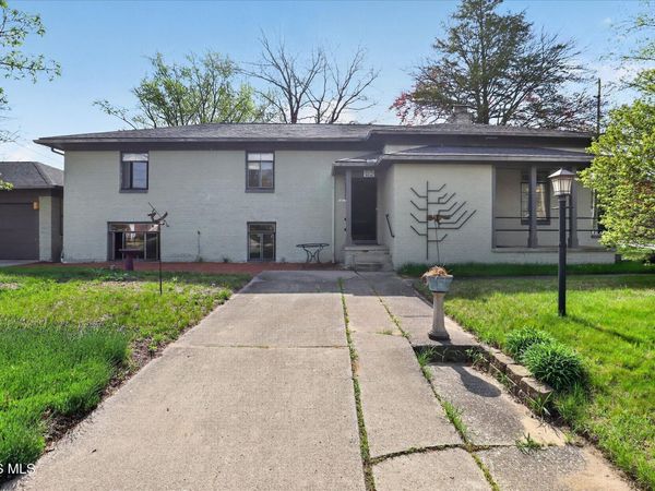 3570 Indian Road, Ottawa Hills, OH 43606