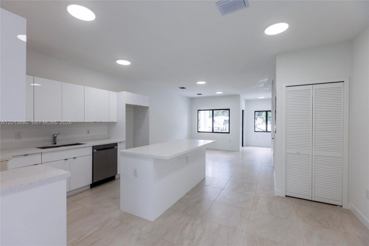 2967 NW 59 St, Miami, FL 33142 Photo