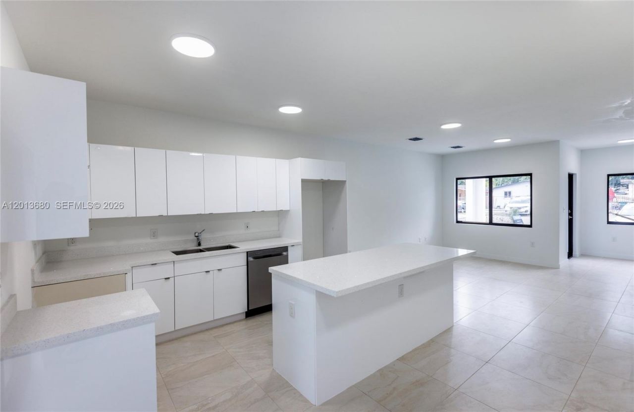 2967 NW 59 St, Miami, FL 33142 Photo