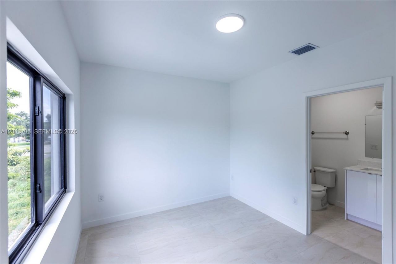 2969 NW 59 St, Miami, FL 33142 Photo