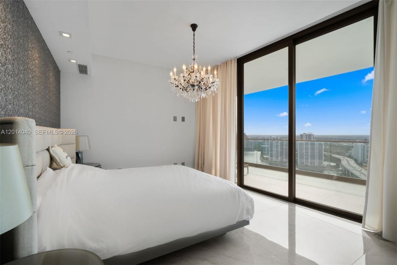 18975 Collins Ave, Unit 3205, Sunny Isles Beach, FL 33160 Photo