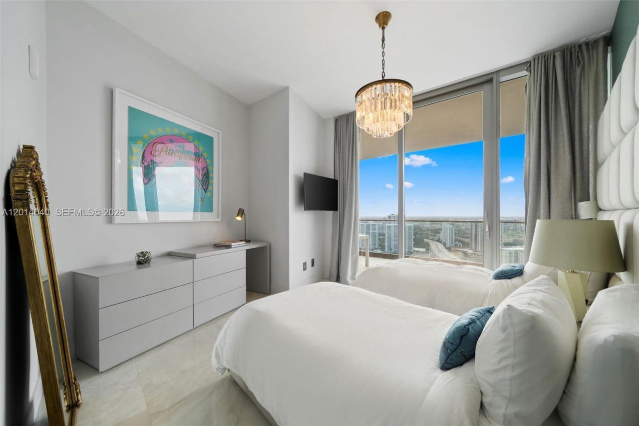 18975 Collins Ave, Unit 3205, Sunny Isles Beach, FL 33160 Photo