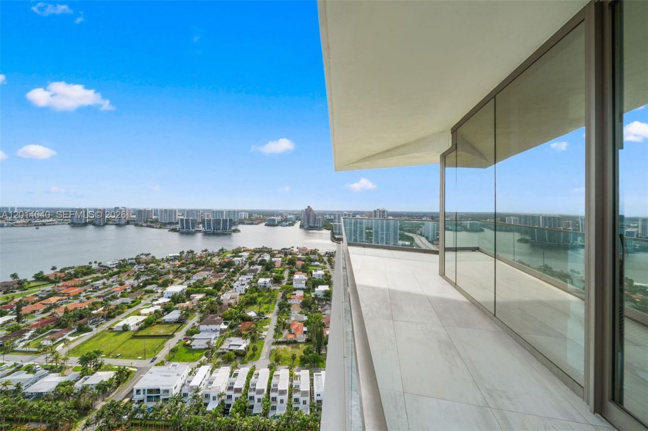 18975 Collins Ave, Unit 3205, Sunny Isles Beach, FL 33160 Photo