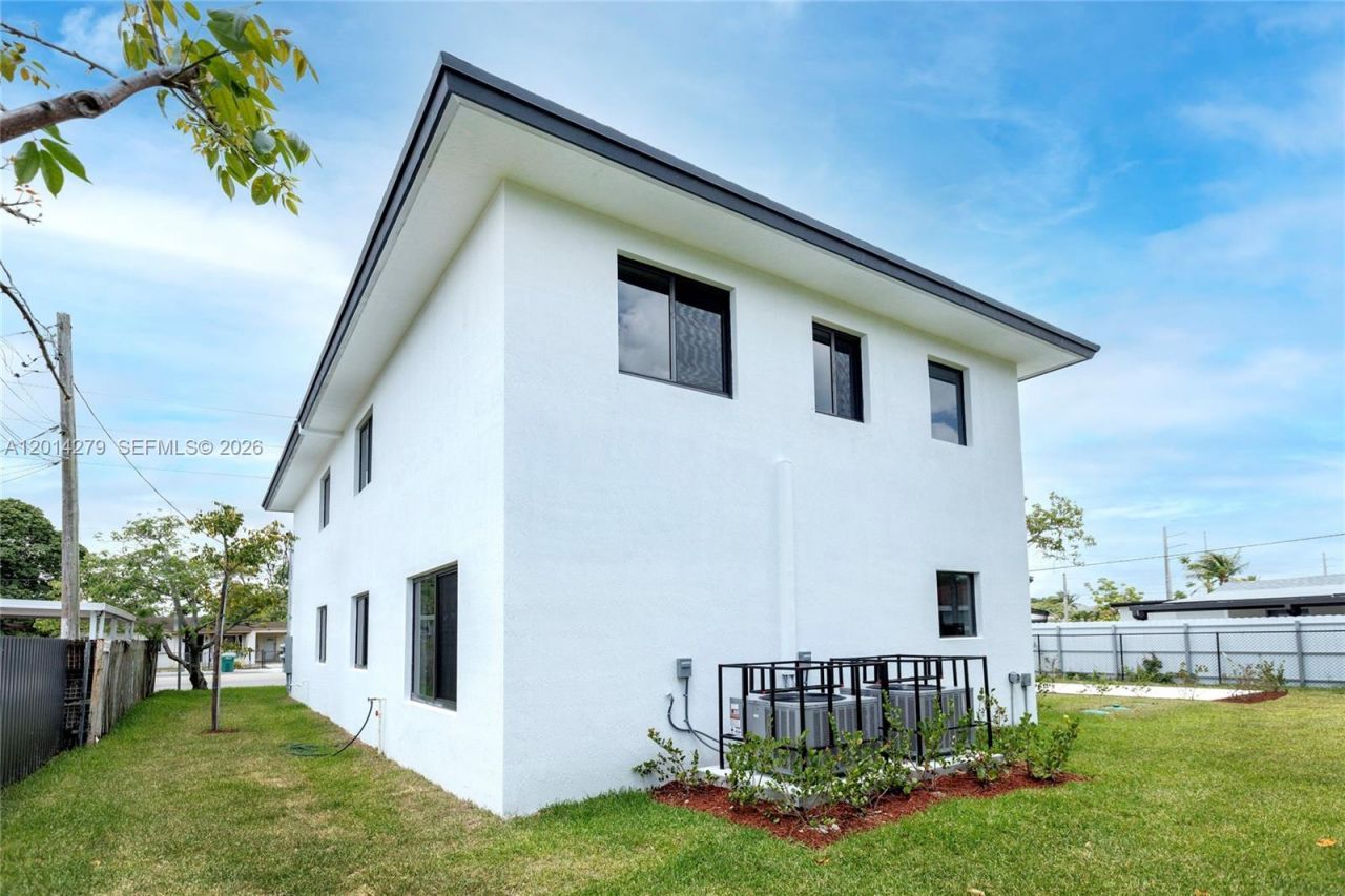 9151 NW 32 Ave, Miami, FL 33147 Photo